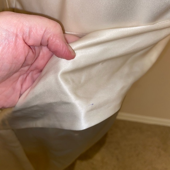 Kathlin Argiro ivory satin column gown with bow - Picture 3 of 4